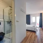 Martin's 3*
